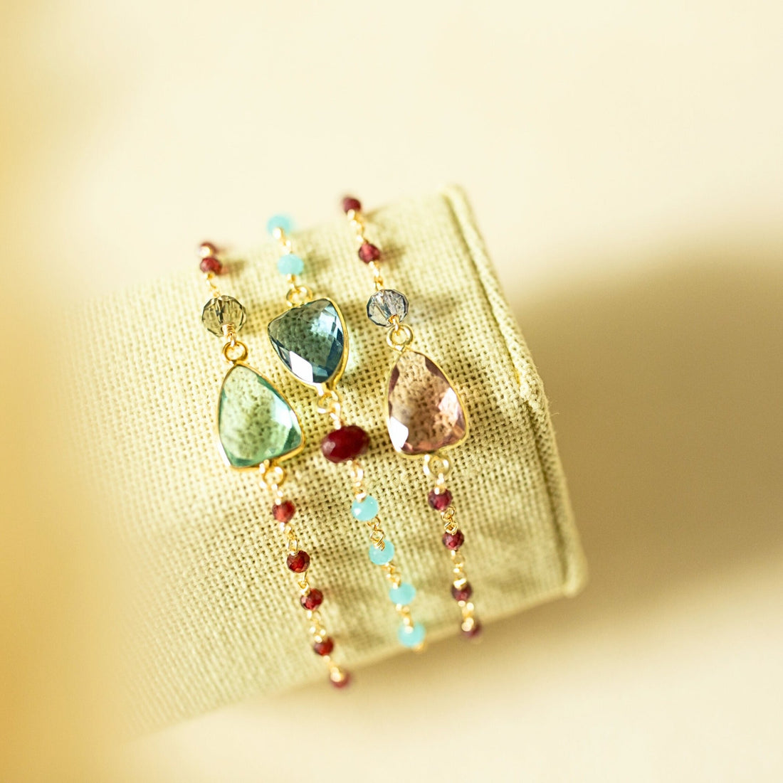 Faceted gemstone Isla bracelet in 14k gold vermeil, adjustable slider clasp - Everlyne