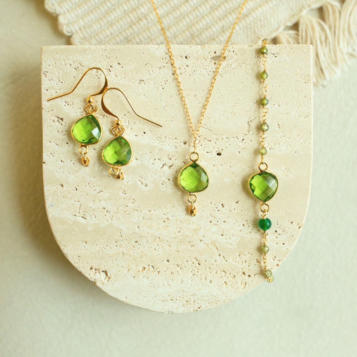 Gemstone jewelry set in Everlyne gift packaging — Everlyne