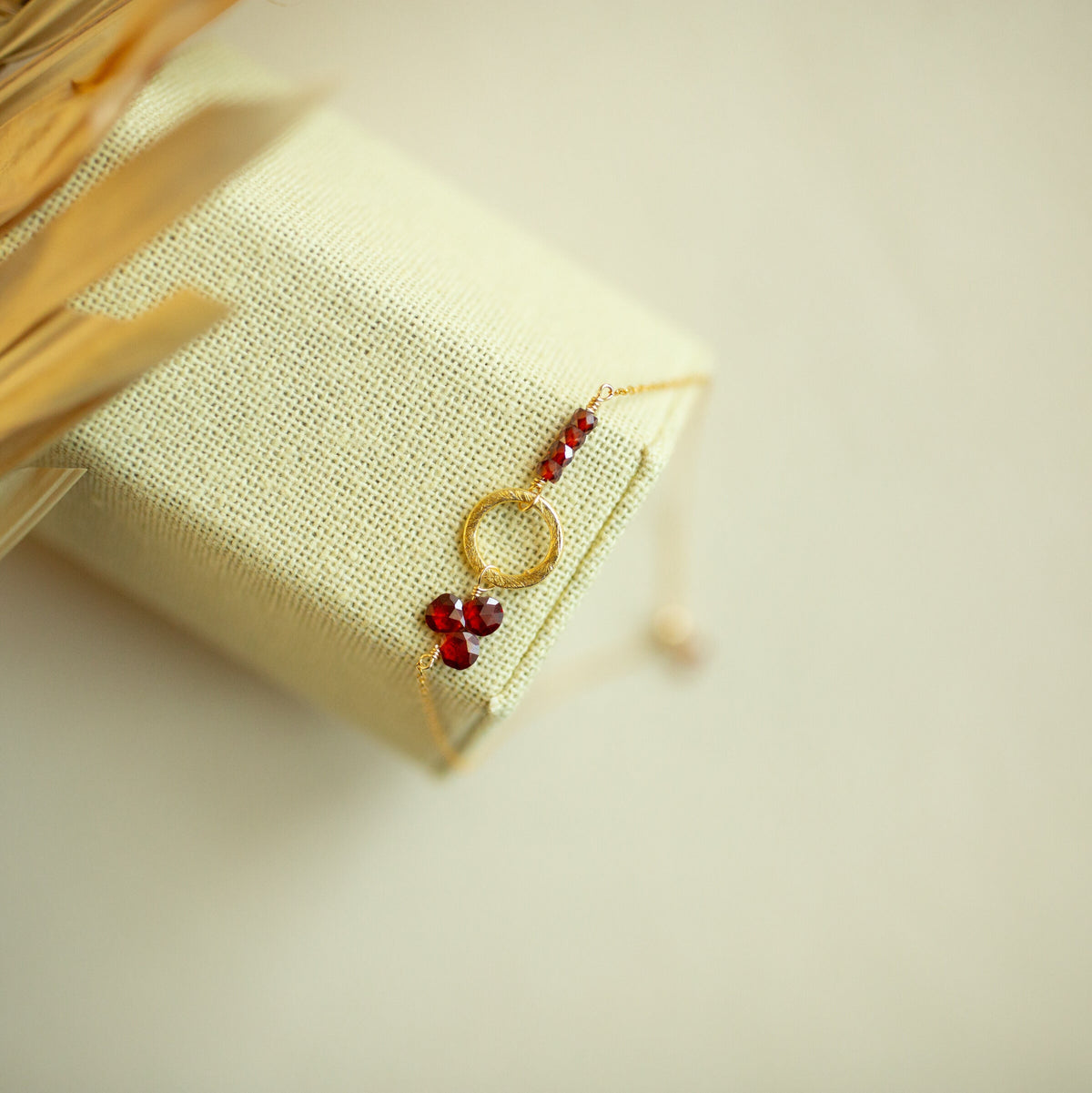 Adjustable Solara gemstone bracelet in 14k gold vermeil, slider clasp - Everlyne (view 9)