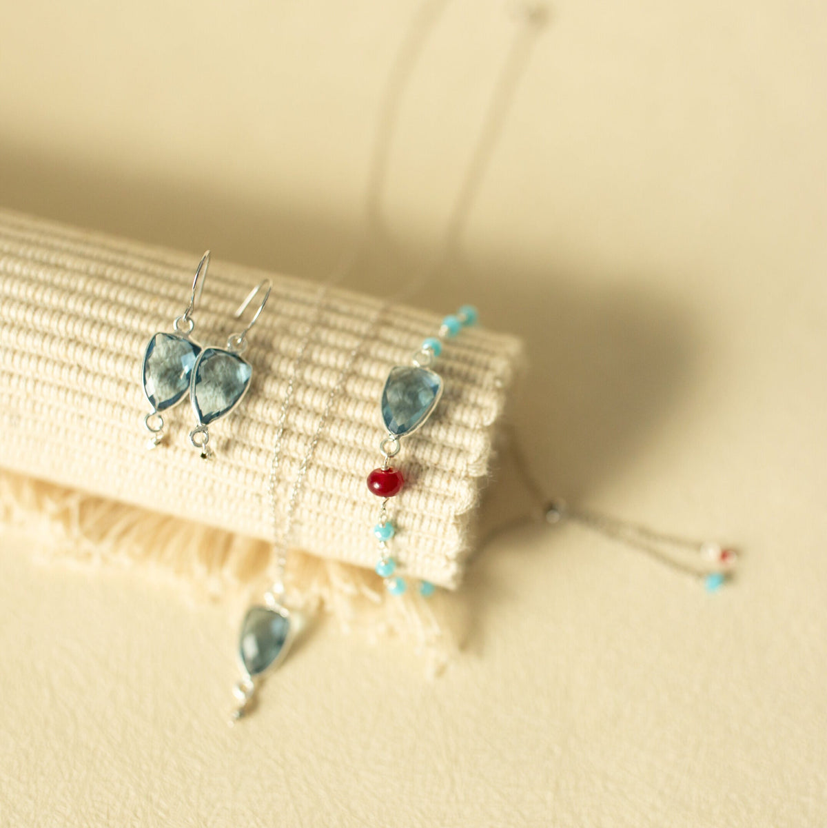 Isla jewelry set - necklace, bracelet and earrings in 14k gold vermeil - Everlyne (view 10)