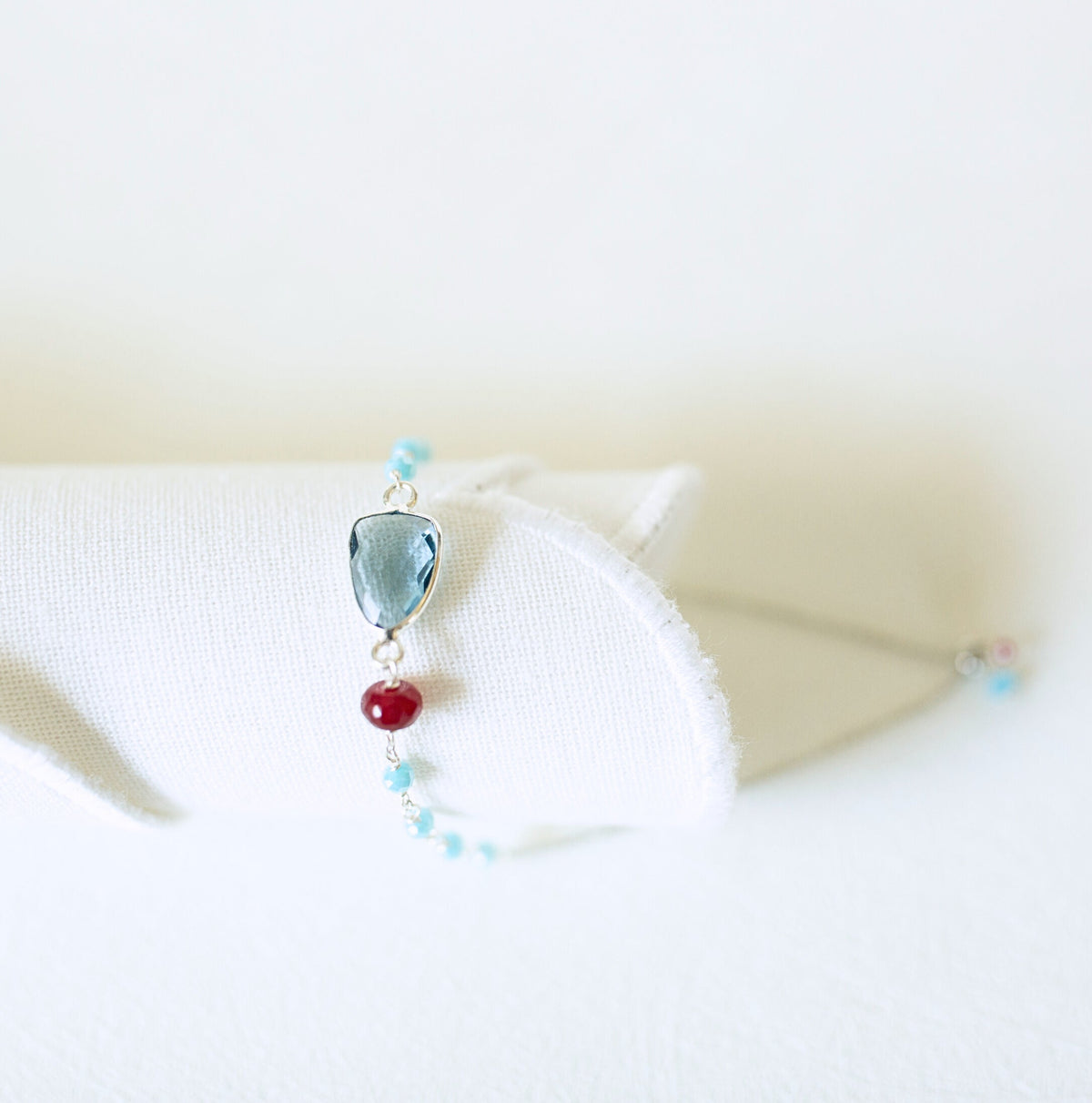 Faceted gemstone Isla bracelet in 14k gold vermeil, adjustable slider clasp - Everlyne (view 14)