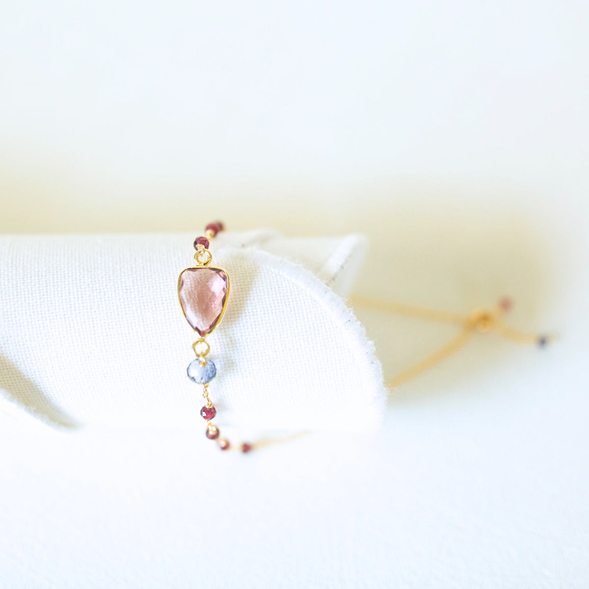Faceted gemstone Isla bracelet in 14k gold vermeil, adjustable slider clasp - Everlyne (view 7)