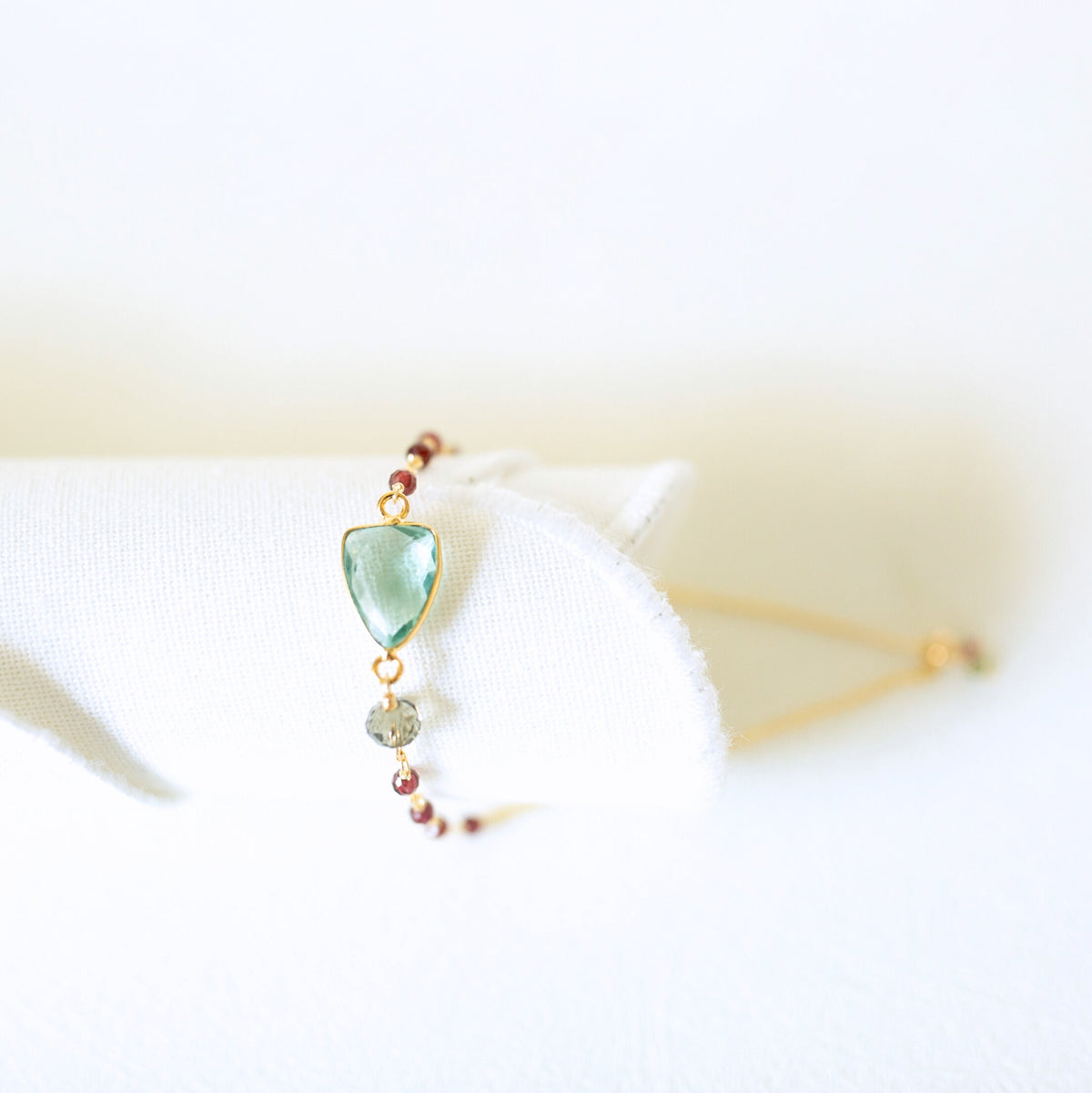 Faceted gemstone Isla bracelet in 14k gold vermeil, adjustable slider clasp - Everlyne (view 16)