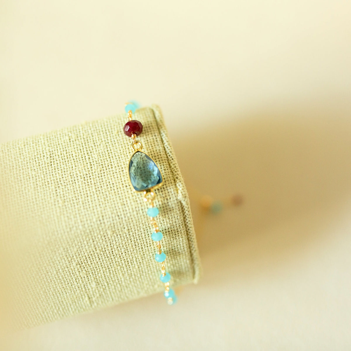 Faceted gemstone Isla bracelet in 14k gold vermeil, adjustable slider clasp - Everlyne (view 11)