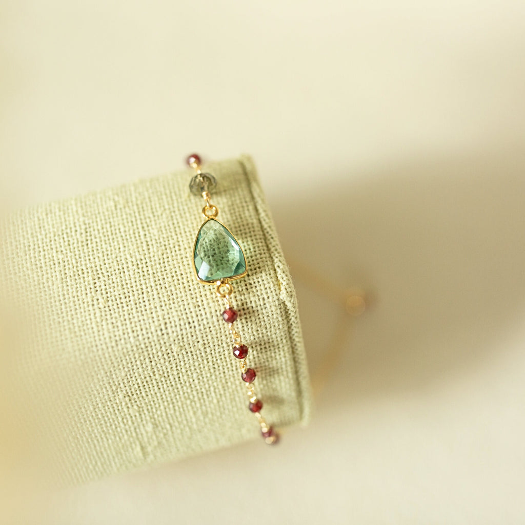 Faceted gemstone Isla bracelet in 14k gold vermeil, adjustable slider clasp - Everlyne (view 15)
