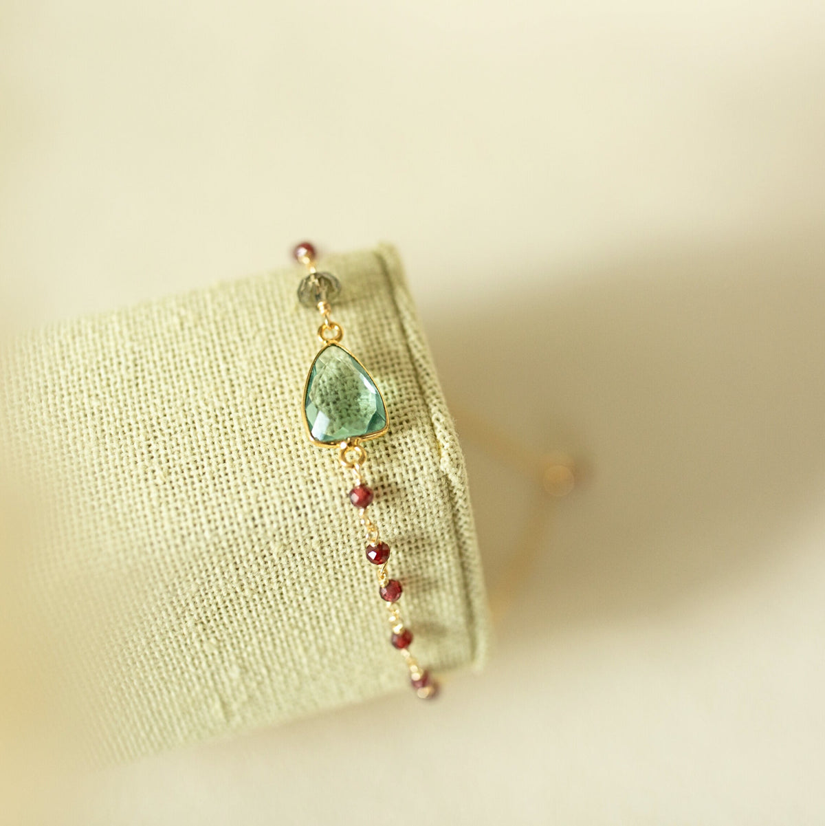 Faceted gemstone Isla bracelet in 14k gold vermeil, adjustable slider clasp - Everlyne (view 15)